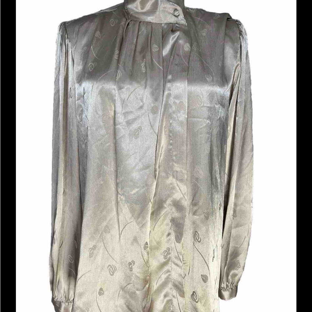 Neil Martin Women’s Large Beige Button Up Long Sleeve Shirt,